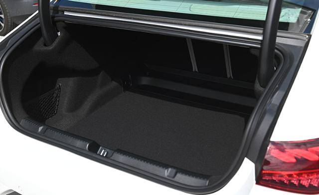 메르세데스-벤츠 EQE 350+