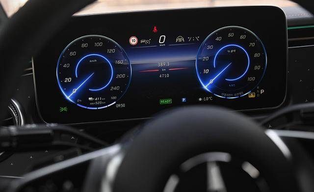 메르세데스-벤츠 EQE 350+