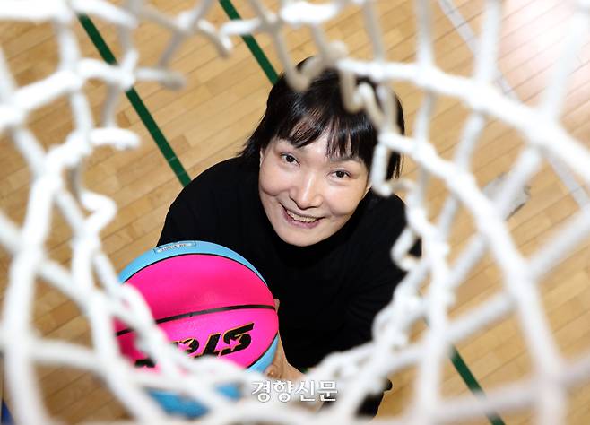 박찬숙 감독은 배구에 빼앗긴 농구의 위상을 되찾기 위해 재미있는 농구를 해야 한다고 말했다. 서성일 선임기자