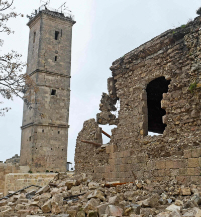 13세기에 지어진 알레포 성채 와르르 지난 6일(현지시간) 강진으로 무너진 시리아의 알레포 성채. AFP연합뉴스