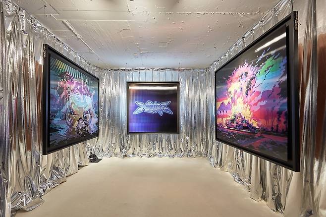 정규 2집 ‘킬러’(가운데 로고) 발매를 앞둔 샤이니 키와 그래픽 디자이너 DHL(이덕형)의 협업 렌티큘러 이미지 전시. <사진제공=스피커>