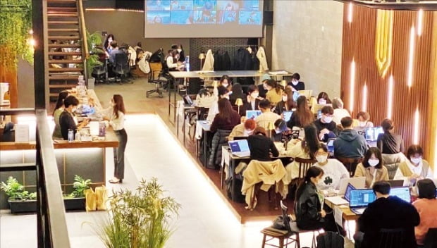 서울 서대문구 대현동 UCU의 네트워크 공간에서 창업 관련 교육이 이뤄지고 있다. /콜즈다이나믹스 제공