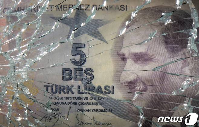 최근 수년간 화폐가치가 급락한 리라화 (C) 로이터=뉴스1