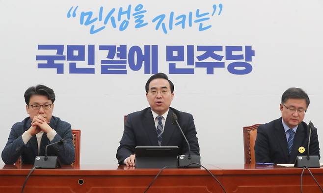 박홍근(가운데) 더불어민주당 원내대표가 9일 서울 여의도 국회에서 열린 정책조정회의에서 모두발언을 하고 있다.(사진=뉴스1)