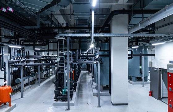 노원 이지하우스 지하에 설치된 지열히트펌프시설. 160m 땅속 지열에너지를 활용해 난방을 한다. 이응신 교수