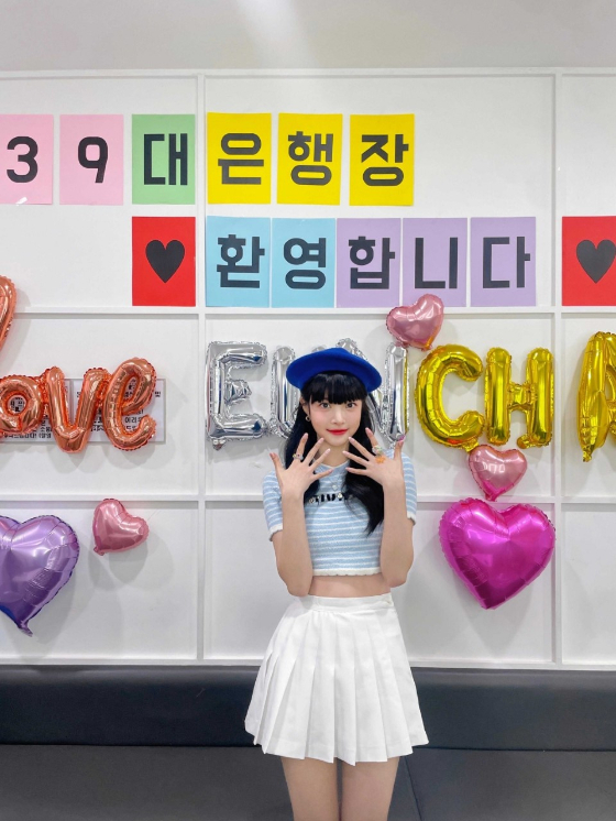 Hong eun-chae said on the 11th Global Fan Community Platform Weverse, Thank you for your support and support from early yesterday morning. I was really nervous, but I was able to finish it well!I was surprised that so many people cheered me up at the time of my life. Did you enjoy the rice cake I prepared? Ill see you on Friday next week. Thank you for blooming.Hong eun-chae greeted LE SSERAFIM Fandom Pierna in person, and fans responded by sending messages of support.Hong eun-chae was a fixed MC of KBS2TV Music Bank which was broadcast live on the 10th.hong eun-chae showed a special stage as a celebrity with the co-host actor Lee Chae-min.Meanwhile, LE SSERAFIM, which Hong eun-chae belongs to, has exceeded 250,000 cumulative shipments as of January 2023 with the Japan debut single FEARLESS released on the 25th of last month and obtained the Japan Record Associations Gold Disc Platinum certification.lee kyung-ho