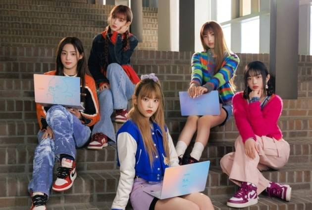 LG전자가 뉴진스와 협업한 'LG 그램 뉴진스 에디션'/사진=LG전자