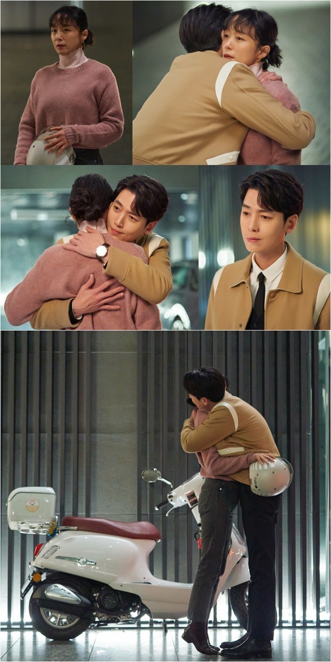 The two-way romance between Jeon Do-yeon and Jung Kyung-ho begins.TvN Drama  ⁇  Crash Course in Romance  ⁇  (playwright Yang Hee-seung / director Yoo Je-won) released the romantic moments of Jeon Do-yeon and Jung Kyung-ho on February 18th.So far, the journey (Jeon Do-yeon) and Hwang Chi-yeul (Jung Kyung-ho) have been trying to hide their hearts toward each other.Because I met with my parents as a math instructor, I had no choice but to ignore the permeation of each other.In particular, Hwang Chi-yeul said farewell to give up his mind toward the destination, but when he was drunk, he mistook it as a dream and kissed him deeply.Since then, the barriers between the destination and Hwang Chi-yeul have completely disappeared as Roy (Royunseo) Confessions that the destination is not her mother but her aunt.Therefore, it is anticipated that Hwang Chi-yeul will be able to continue the feeling of love that can no longer be concealed by direct romance.The public steel finally feels the feeling of being able to express love freely and the feeling of throbbing in the appearance of Hwang Chi-yeul. Two people who faced again after the Confessions of Hai.In the eyes of each other, deep affection is buried, and at the same time, I feel relieved that I have overcome my heartbreaking time and regained my beloved.Hwang Chi-yeul, who is unable to take a sight from Hwang Chi-yeul, and Hwang Chi-yeul, who slowly approaches and warmly embraces such a destination. The deep hug of the two completes a romantic moment.
