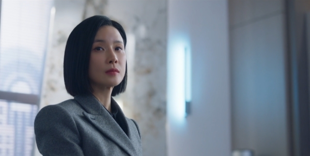 Lee Bo-young chose conviction over $30 billion.In the 14th episode of JTBCs Saturday-Sunday drama An Agency (playwright Song Soo-han, director Lee Chang-min), which aired on February 19, Go Ah-in (Lee Bo-young) was in crisis due to VC Group Vice President Strong Water (Cho Bok-rae).On this day, the orphan tried to maintain his composure in a situation where Jang Hyun-sung joined Choi Chang-soo (Jo Sung-ha) as an executive of VCYG Entertainment production team and shook himself.In particular, the orphanage tried to solve the sales increase rapidly, saying, If the sales increase by 50% is solved, the rest will be solved by itself.Park Yung-woo (Han Joon-woo), who was caught up in the successor struggle between strong water and Kang Han-Na (Son Na-eun), left the company and noticed that Kang Han-Na was having a hard time. Kang Yong- (Song Young-chang) decided that he could not neglect the successor fight anymore.The way he thought was to hasten strong water as vice chairman.Strong water, who was seated as vice chairman within a week, tried to take over the orphans with ease.However, strong water did not complicate things by entrusting Choi Chang-soo with the authority to issue production team executives, and when he directed his SNS management, the angry orphan argued with strong water on the spot.Strong water, which regarded this as a mutiny, went straight into the childish Revanche.Mobilization of his conglomerate network, and all of the ADs of VCYG Entertainment, including Woowon Group, were cut off by his own hand.It was Kang Han-Na who helped the orphan who was embarrassed by what happened in a day. Kang Han-Na came to the orphan personally and said, Lee Yong.I know that there is nothing I can do at this company right now, and that there is only one sign that I have, the daughter of the president. But now, the way to solve the problem of the director is not that one sign I have.The Goauld have decided on a strategic alliance with Kang Han-Na.However, Kang Han-Na was able to solve it easily right away.Kang Han-Na stimulated the pride of Woo-Won Group vice president Kim Seo-jung (Jung Ye-bin) and forced him to execute the AD volume again, but it was not easy to persuade other companies.There were just three weeks until the time when Orphan promised to submit Resignation if it failed to raise 50 per cent of sales, and the shortfall billing was 30 billion.At this time, the orphanage came up with a proposal for business AD like a miracle. The representative of For business met the orphan and said, Money is money.There are a lot of words for business that suck the blood of the common people because it is Japanese money, but it is our company that comes when it is urgent, he said. Without 30 billion PT.However, Goain turned it down and submitted Resignation to VCYG Entertainment, who told the bewildered production staff, Because I know best.In some cases, you should not do it because it is the best thing you know when you live. He expressed his belief that he could not make more people get a loan by making the image of For business positive.