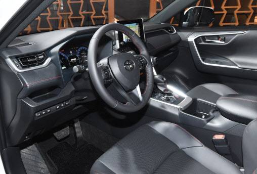 토요타코리아가 21일 서울 송파구 잠실 커넥트투에서 ‘RAV4 플러그인 하이브리드(PHEV)’를 선보이고 있다. (사진=방인권 기자)