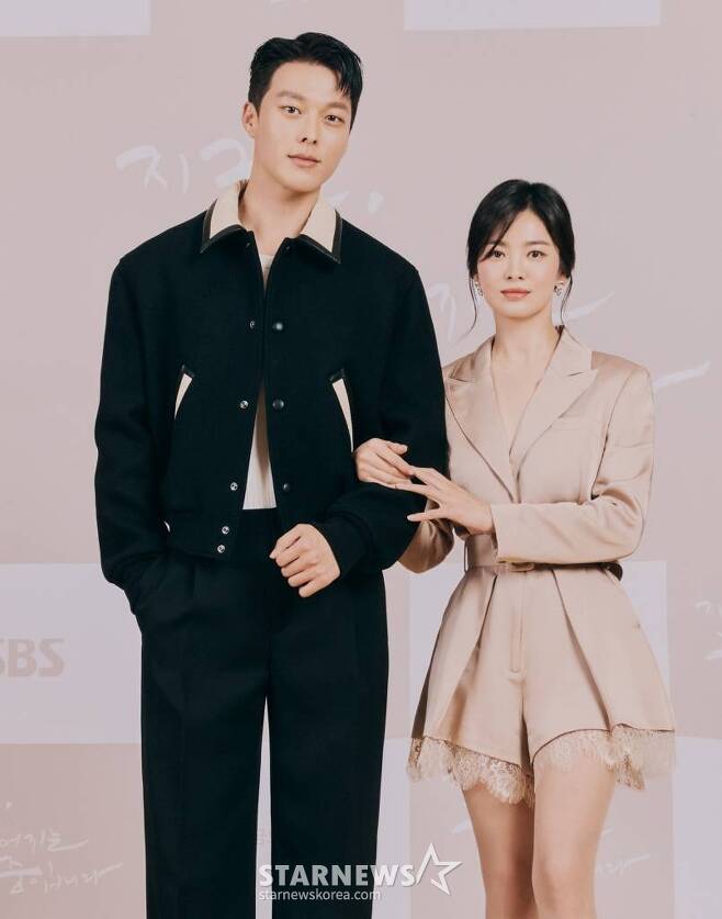 Jang Ki-yong Discharges 22nd and becomes a member of society. Its been a year and a half since he was enlisted on Army active duty.Jang Ki-yong was previously listed on August 23, 2021, shortly after the pre-production SBS drama Now, Im Breaking Up.In particular, Jang Ki-yong revealed that Song Hye-kyo, Choi Hee-seo, and Kim Joo-heon, who appeared in SBS Power FM Doosan Escape Cult show in March last year, .Jang Ki-yong, who is returning to society, is said to have received a proposal for a new drama, It is not a hero.Meanwhile, Jang Ki-yong made his debut as a model last year.Since then, he has appeared in dramas such as My Uncle, Come and Hug, Enter the search word WWW, Cohabitation falling apart, I am breaking up now, and Bad Guys: The Movie.