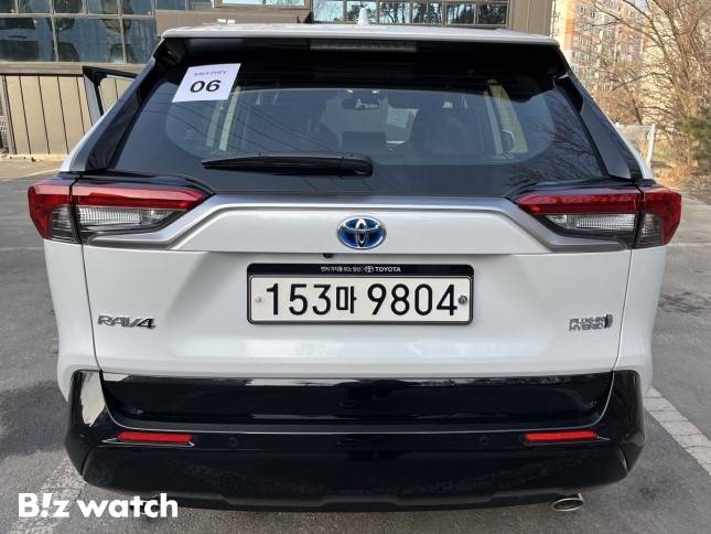 토요타 RAV4 5세대부터는 번호판에 '먼저 가치를 보는 당신'이란 문구가 들어간다. 토요타의 새로운 슬로건이다./사진=정민주기자