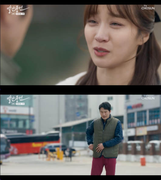 With the red balloons Hong Soo-hyun and Lee Sang-woo divorcing, Lee Jung-jae went home.In the TV Chosun weekend drama Red Balloon, which aired in the afternoon of the 26th, Ko Cha-won (Lee Sang-woo) and Han Bada (Hong Soo-hyun) were depicted doing a consensual divorce.Cho Eun-san (played by Jeong Yu-min) told Ji Nam-cheol (played by Lee Seong-jae) that he would not go if the boss told him not to go.Joe Eun-san, who closed his mouth with his hand in the last minute to hand over the last greeting, said, Do not say the last greeting.Jo Eun-sang said, I have to write a response within a month. I can not write a word.What did I do? I am punished. I am so scared. I am scared to death. What do you want me to do?Ko Cha-won met Jo Eun-gangs ex-boyfriend.Before the straw was picked up, Did not you go to the house? It was full of ignorance. Uncle is a swallow.Joe Eun-gang met with Han-bada and started with my crooked desire. I lost a good friend because of my foolishness. I do not write an answer to the lawsuit. I will be punished as you want. I think its the most embarrassing thing in the world.As you said, the wrong checkerboard became a trap for me. I confessed that I should not have done anything to regret it in the first place.Joe Eun-gang thought that I was foolish to rely on love, and I believed that I could only guarantee my future. I tried to be conscious of everything like a soldier going to war early this morning.So I went to the front of the school and you and my mom were doing it. I added that you were crying.Ko Cha-won, a divorcée, shook hands with Ko Cha-won, saying, Ive been a good friend since today.I apologized for hurting you.I did not know that freshwater fish would die if I dreamed of the sea, said Joe Eun-gang, who taught children at the beach. I told Joe Eun-gang to go to the marina.Jo Eun-gang, who ran to the dock, was reunited with Ko Cha-won.The Red Balloons broadcast screen capture