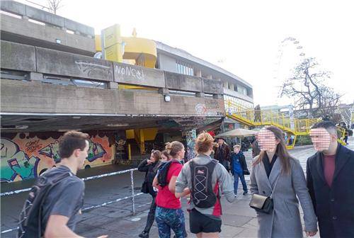 문화시설 집중된 사우스뱅크 (런던=연합뉴스) 백도인 기자 = 각종 문화시설이 집적화된 런던 사우스뱅크를 걷는 시민들. 2023.3.6
doin100@yna.co.kr (끝)