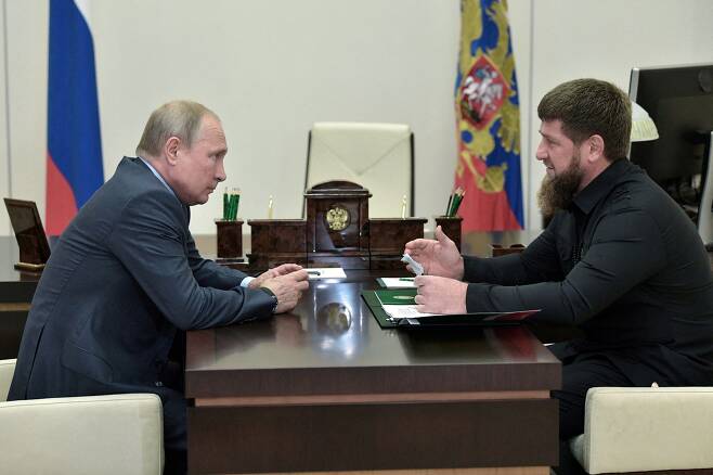 2019년 블라디미르 푸틴 러시아 대통령(왼쪽)과 람잔 카디로프 체첸공화국 수장 / 로이터 뉴스1