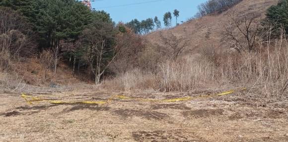 60대 태국인 불법체류 돼지농장 직원 시신이 발견된 야산. 포천이주노동자센터 제공