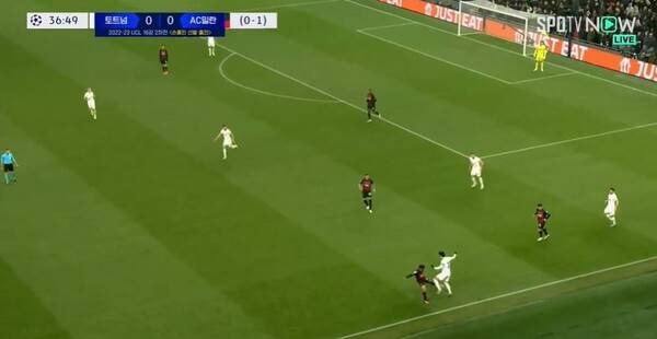 페리시치가 비우고 올라간 공간을 수비하는 손흥민. ⓒSPOTV NOW 중계화면 캡처