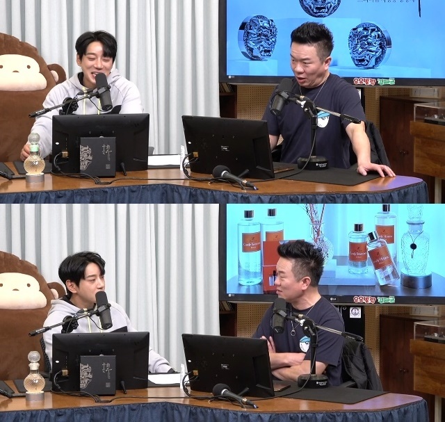 Broadcaster Kim Tae-kyun revealed why he wrote each room with his wife.On March 9, SBS Power FM Doosie Escape TV Cultwo Show (hereinafter TV Cultwo Show), singer Hwang Chi-yeul was a special DJ.On the same day, TV Cultwo Show aired a story in which a person who lived in a short-sleeved room with a boiler set at 30 degrees Celsius in the middle of winter and had a gas bill of 320,000 won (US$320,000) arrived, and after painstaking efforts, he was able to reduce it to 40,000 won (US$40,000) next month.Ive lived in rooftops before, but do the boilers go up to 30 degrees, said Hwang Chi-yeul. Because in a small room, theres a strong wind. Ive never played more than 24 degrees. This is the average. Its about 40,000 won. I didnt use much.Hwang Chi-yeul, who still lives alone, said, There are three or four thousand ones, he said.Kim Tae-kyun said, I have a lot of heat in my body, so I have a fever. He said, I feel better when Im cold. He then revealed a honey tip that keeps the cold wave.