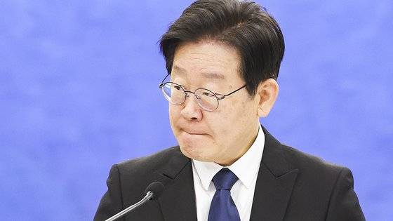 더불어민주당 이재명 대표가 10일 오전 경기도 수원시 경기도의회에서 열린 현장 최고위원회에 참석해 있다. 연합뉴스
