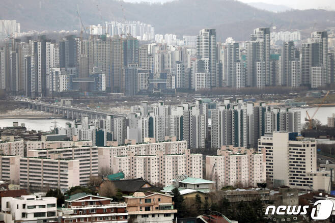 사진은 이날 서울시내 아파트 단지 모습. 2023.3.15/뉴스1 ⓒ News1 황기선 기자