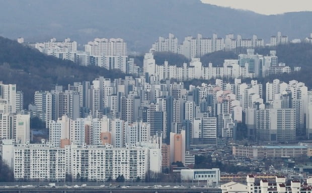 서울 남산에서 바라본 아파트 단지의 모습. 사진=연합뉴스
