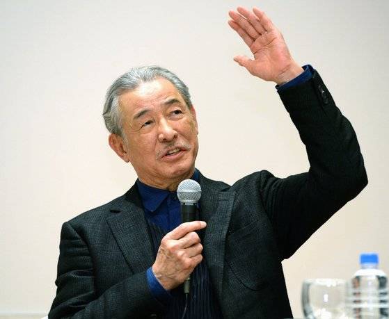 바오바오 백과 애플의 공동창업자인 스티브 잡스가 입은 검은색 터틀넥을 만든 것으로 유명한 세계적인 디자이너 이세이 미야케가 지난해 8월 5일 암으로 별세했다고 교도통신 등 일본 언론이 9일 보도했다. 향년 84세. 연합뉴스