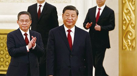 지난해 열린 제20차 전국인민대표대회에서 리창 중국 공산당 상무위원이 시진핑 중국 국가주석의 옆을 지키고 있다. (로이터)