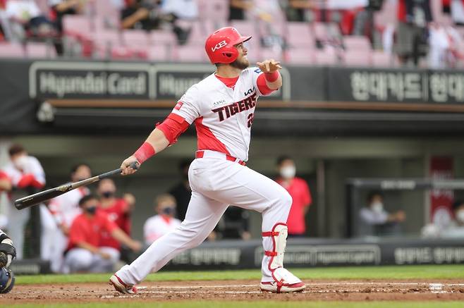 ▲ 개막 로스터 진입을 타진하고 있는 프레스턴 터커의 KIA 시절 ⓒKIA타이거즈