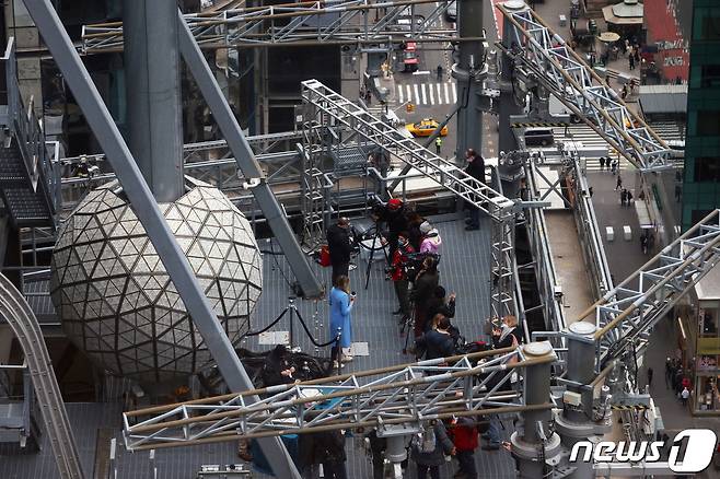 27일(현지시간) 미국 뉴욕 맨해튼 타임스퀘어서 열리는 새해 전야 행사에 앞서 언론시사회가 열리고 있다. 2021.12.28/news1 ⓒ 로이터=뉴스1 ⓒ News1 김민수 기자