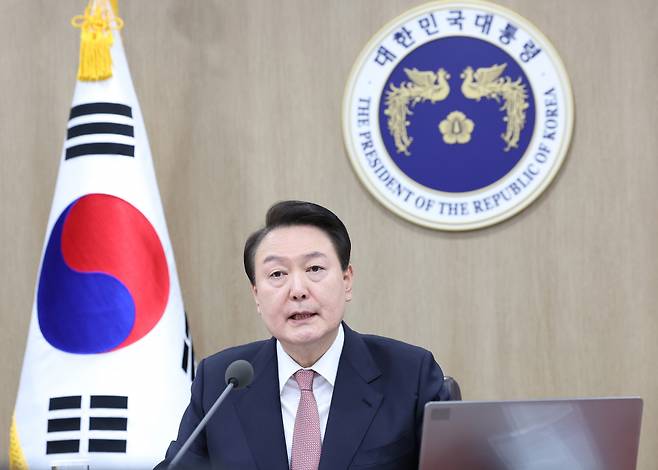 윤석열 대통령이 21일 서울 용산 대통령실 청사에서 열린 국무회의에서 한일관계 정상화, 근로시간 유연화에 대해 발언하고 있다. ⓒ연합뉴스