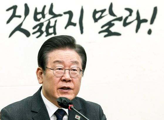 이재명 더불어민주당 대표가 22일 오전 서울 여의도 국회에서 열린 최고위원회의에 참석해 발언하고 있다. 김성룡 기자