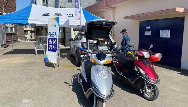 교통안전공단은 이륜자동차의 배출가스 및 소음 검사를 통해 환경 개선을 하기 위해 찾아가는 이륜자동차 검사서비스를 하고 있다.