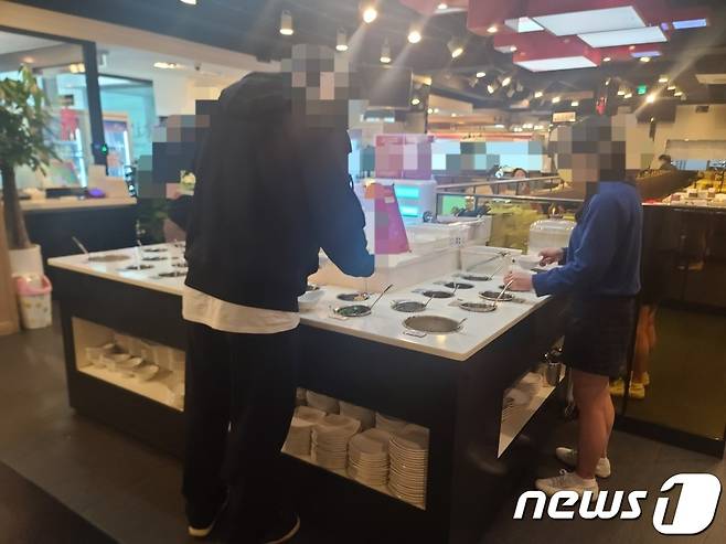 동방명주 대표가 운영한다고 알려진 서울 명동 한 중국식 샤브샤브 전문점.2023.03.23/뉴스1 ⓒ News1