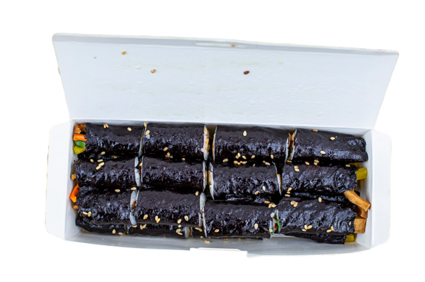 꼬마김밥. 주문하면 바로 나온다. 부산대역. 꼬마김밥집은 3번 출구 바로 앞에 있다. 여기서 부산대학교까지 걸어서 5분 정도 걸린다