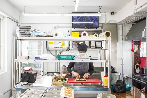온천장역 근처 승주네 김밥 내부. 상당히 깔끔하다. 승주네 김밥은 온천장역 앞에 하나 있고, 좀 떨어진 곳에 본점이 있다.