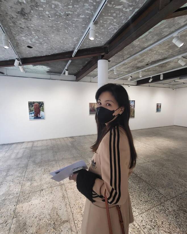 Ko Soyoung posted several photos with the article Outing on the 24th.In the public photos, Ko Soyoung visits a museum and sees pictures.Ko Soyoung showed off her fashionista-like side with a beige-colored jacket and generous fit pants, and her beauty, which cannot be hidden even though she covers her face with a mask, draws attention.In the outing of Ko Soyoung, who comes out with admiration, the netizens responded to Explosion of joy even when wearing a mask and Fruit of my sister.On the other hand, Ko Soyoung married actor Jang Dong-gun in 2010 and has one male and one female. Ko Soyoung recently announced the appearance of Gosoyoung to see flowers and announced the broadcast Come back.Go to Flowers, Soyoung is a Reality show where Ko Soyoung transforms into a florist and makes flowers for various stories.Photo by Ko So Young