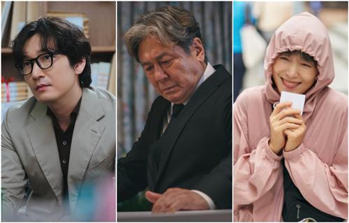 Jo Seung-woo, a genius musician, Choi Min-sik, who explodes calm charisma, and Jeon Do-yeon, a lovely side dish shop owner, are also popular in recent dramas. There is something in common.In addition to the interpretation and ideas of the actors in the scenario of the artist, it was reborn as a character that is perfect for the drama and the actors body.According to the broadcast on the 26th, JTBC drama Sacred Divorce, the main character of the current drama, Shin Sung-woo, Jo Seung-woo, was reborn as a completely different character from the original.Jo Seung-woo is a well-known actor who transforms the dialogue or puts on his own setting to save the details of character expression.In the original webtoon of the same name, Shinsung always wears a neat suit, frowns his eyebrows, and gives a cool image that he can not tell a joke. On the other hand, Shinsung, played by Jo Seung-woo, is much more free-spirited and geeky.In particular, the drama added Setting, who, unlike the original, was a professor of music in Germany and turned to a lawyer.The sacred is a labor song, which is a 50 million won high-end speaker, listening to the trot and tearing down Na Hunas Tess type and expressing the case of The Client as Mozart Piano Concerto No. 23 2nd movement.In a recent production presentation, Jo Seung-woo said, Setting, who expresses emotions in music, I asked the artist myself, he said. When the sacred person looks into the case of The Client, I wanted it to be expressed as if I were looking at it. Viewers reactions have been positive. It is also said that it is refreshing to see the atmosphere of a court drama dealing with a heavy case of divine and delightful charm, and to point out the core of The Client case by comparing it to music.Disneys original series Casino is also a character that actively reflects the actors ideas.Choi Min-sik said in an interview with the media, Casino is a work created by directors and actors together in the field as they study for the exam.He explained, Chaignorance put on Setting that he would control his emotions as much as possible when dealing because he thinks he is a businessman in his own way.The ignorance, which receives the Filipino Casino industry with one big gut, is a character that does not shout or show brilliant action, but calmly explodes charisma.When he threatens the other person, he is always polite and gentle, but the words he speaks are bloody enough to freeze a person for a moment.Should I get permission from you?And Then you have to ask for it in a cheap way. The expression of anti-respect , which is a mixture of honorific and anti-verbal words, and a polite imperative, makes the character called ignorance stand out.The main character of the drama iltaScandal, which had just ended, was expressed differently from the first synopsis through the interpretation of Jeon Do-yeon.Nam Haeng-sun, who runs a side dish shop after giving up her national team career for her family, is full of love and is nosy.If you point out a slip of the tongue such as heart is rattling, police is a stick of the people or zinc, you can turn it over to anyway (anyway and anyway) It is depicted as a lovely character that can not hate even if it makes it worse.Jeon Do-yeon said, Southbound was originally a much more intense character, but it was diluted by me.He said, (The writer) originally wanted the tension (tension) to be expressed much higher, but it was burdensome, and I thought it was impossible to play someone completely different from me, and recalled, I strongly asked (the writer) that I couldnt do it during the first script reading, and that its not too late to change it.A broadcasting official said, It is the artist who makes the character, but it is the actor who completes the character, he said. It is a case of synergy with the interpretation and acting ability of the acting actors.
