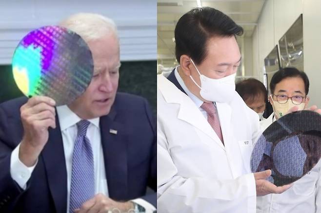 조 바이든(왼쪽) 미국 대통령과 윤석열 대통령이 웨이퍼를 들고 있는 모습. [로이터, 대통령실기자단]