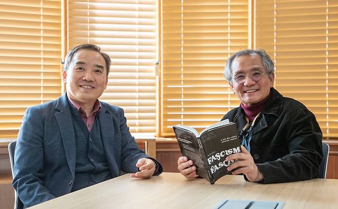 우리 안의 파시즘 2.0의 저자 임지현, 우찬제 교수가 2022년 3월 3일 오후 서울 서강대 김대건관에서 본지와 인터뷰를 하고 있다. /박상훈 기자