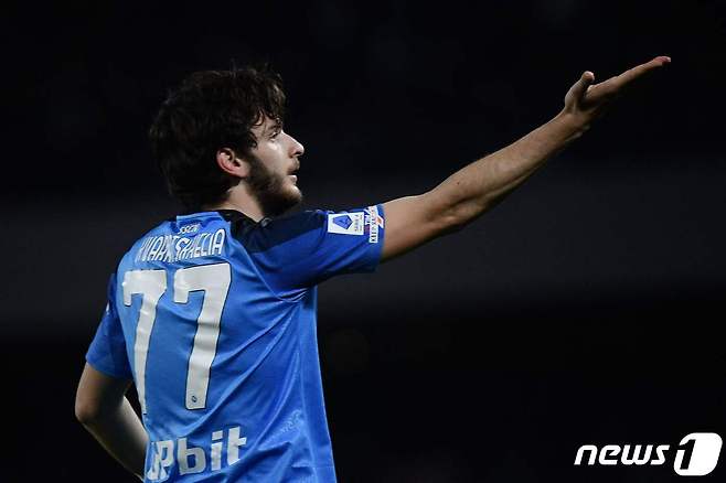 이탈리아 세리에A 이달의 선수상을 3번째 수상한 흐비차 크바라츠헬리아. ⓒ AFP=뉴스1