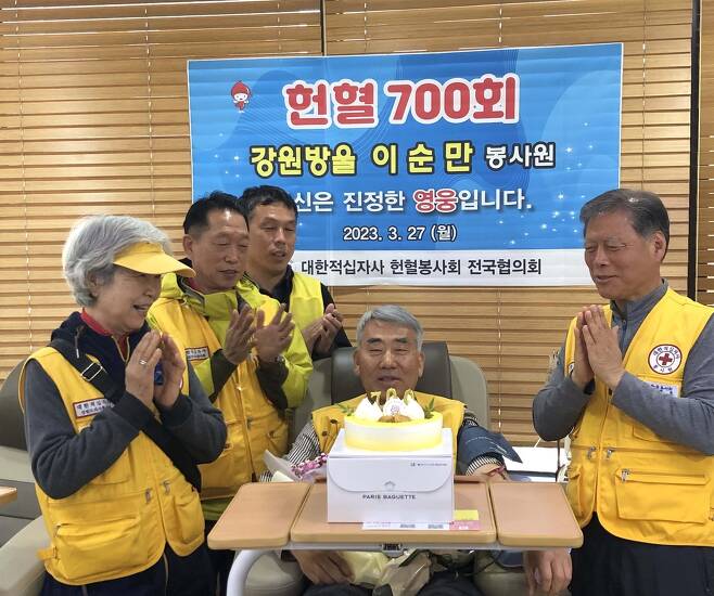 '헌혈 700회' 기록 달성한 이순만(65)씨 [대한적십자사 강원혈액원 제공. 재판매 및 DB 금지]