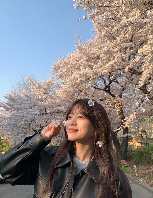 On the 3rd, Chun Woo-Hee posted a picture on his instagram with an article called Rom-Rom. In the photo, Chun Woo-Hee is taking a picture against the background of a cherry tree in full bloom at the drama shooting site.Chun Woo-Hee is smiling broadly with flowers in her hair.Actor Kim Yong-ji admired Chun Woo-Hees beauty, saying, Its beautiful. Actor Lee Ju-seung commented, Its beautiful.The netizens commented on Chun Woo-Hee, who is more beautiful than flowers, such as Who is the flower, There are only flowers in the picture, and Human cherry blossoms.I also cheered Chun Woo-Hee, who is shooting dramas such as Fighting for Shooting and Expecting a Great Acting.Chun Woo-Hee made his debut in the movie Bride Class in 2004. He played the role of beneficiary in the TVN New Moon TV drama Profit Fraud which is broadcasted in May.