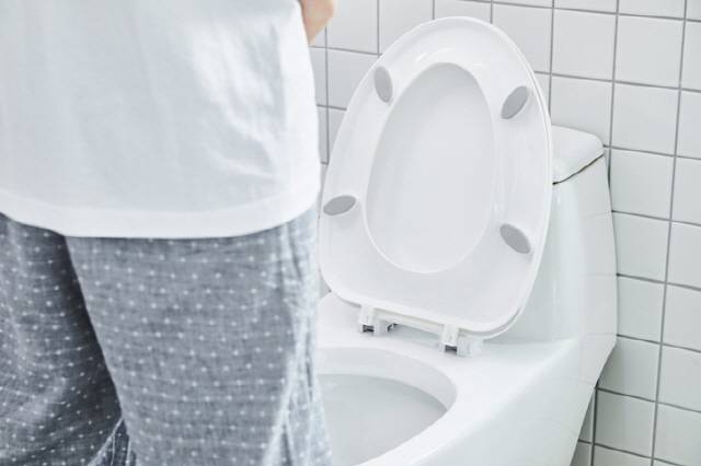 췌장암이 발생하면 소변 색이 흑맥주처럼 검게 변할 수 있다./사진=게티이미지뱅크