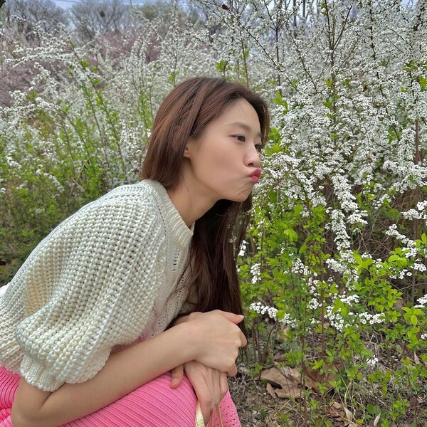 Actor Seolhyun stepped out to see the flowers.Seolhyun posted several photos and an article on his instagram on the 5th, My family girls outing. I was glad to go yesterday.Seolhyun in the photo is a picture of a flower viewing outing with her mother and sister.Seolhyun is still wearing a beige top and pink skirt with a thick knit material considering the chilly weather.In particular, Seolhyun is proud of her beautiful beauty in the background of colorful flowers.In this photo, the fans responded such as Splendid Seolhyun, Three Sisters, It is as cool as a scene of a masterpiece and It is beautiful.Meanwhile, Seolhyun, who was born in 1995 and is 29 years old this year, made his debut with the group AOA in 2012.Seolhyun, who has been working as an actor since then, took on the role of the main character Lee Yeo-su in the ENA drama I do not want to do anything last year.