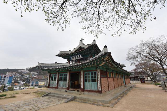 강화군에 위치한 대한성공회 강화읍교회. 1900년 건축된 이 교회는 현존하는 한옥 교회 가운데 가장 오래된 교회다. 한교총 제공