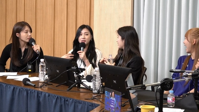 Apink members showed off their pleasant chatter.Singer Apink appeared as a guest in the special guest seat of SBS Power FMs Doosan Escape TV Cultwo Show (hereinafter referred to as TV Cultwo Show), which aired on April 6.Apink, which debuted on April 19, 2011, released its tenth mini-album SELF (self) on April 5th.Including the new title song D N D (D&D), a total of five songs were included, including Withcha (Witcha) collaborated with Ryan, Me, Myself & I (US, Myself & I) written by Park Cho-rong, Candy written by Kim Nam-joo, and Only You Need to Know, which was released last year.On this day, Apink members picked up their title song and said, I was distracted. Oh Ha-young said, My sister liked the poisonous D N D Song.Kim Nam-joo said, I thought it was Apink Song after listening to Song.The member who didnt vote for D N D was Oh Ha-young. He said, I really liked the song Withcha, track 2. Its a song worth listening to on the beach. Withcha was easy and D N D was really hard.It is the first time that members have been so hard to prepare for live. Jung Eun-ji explained, EspeciallyOh Ha-youngs part is caustic, but when I dance, its hard to call it caustic when I breathe.Park Cho-rong then told me that the lyrics of his song Me, Myself & I were inspired by Hair Sensei.Park Cho-rong said, When I was a little tired and I was comforted by Hair Sensei, I was impressed. Sensei said, Even if it is too hard, it breaks.I have always thought that it should be hard because I am a leader, but I put it in the chorus. Asked if Park Cho-rong is a strict style on his own, he said, I can not help but see that it is because I am a leader. Thanks to Mr. Sensei, good lyrics came out. Thank you for your comfort.I want you to meet a good person and get married soon. Apink members said, I am really handsome and tall, and I want to contact you. Kim Tae-gyun was interested in how old Sensei was.Then, in the 40s, he asked, Do you have any heart? And the members said, We are father.