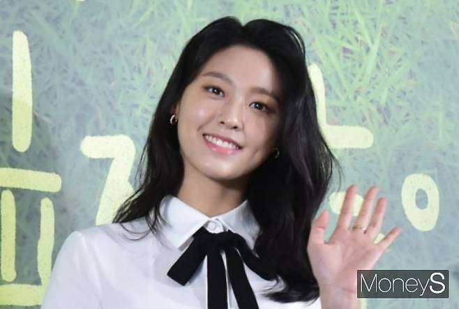 걸그룹 AOA 출신 배우 설현이 자신과 관련된 루머를 바로잡았다. 사진은 지난해 11월 서울 마포구 상암동 스탠포드 호텔 그랜드볼룸에서 열린 지니 TV 오리지널 드라마 '아무것도 하고 싶지 않아' 제작발표회에 참석한 가수 겸 배우 설현. /사진=임한별 기자