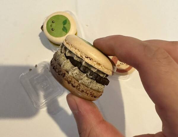 - 모코롱 두께가 엄청난 편