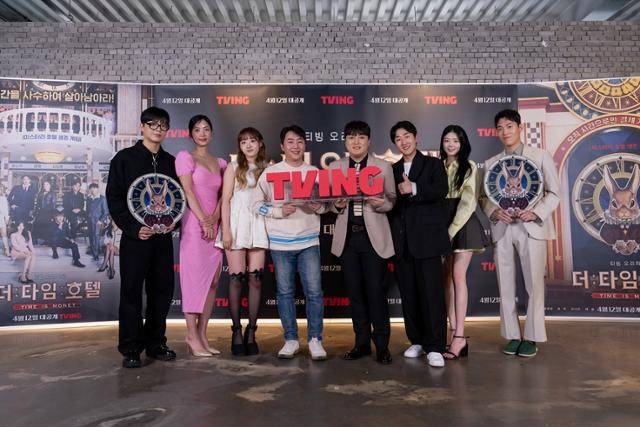 12일 티빙 오리지널 예능 '더 타임 호텔' 온라인 제작발표회가 진행됐다. 행사에는 남경모 PD를 비롯해 홍진호 황제성 존박 래원 신지연 김남희 김현규 클로이가 참석했다. 티빙 제공
