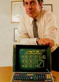 마이클 블룸버그와 초기 블룸버그 단말기.